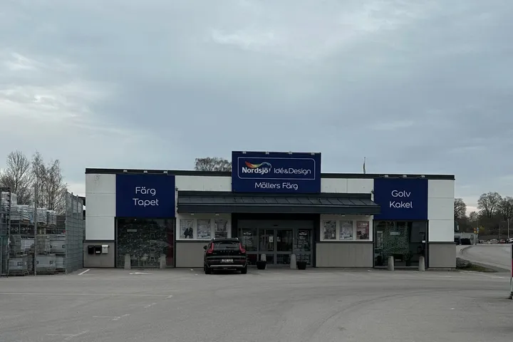 Abborren 22 in Vimmerby: paint shop with blue signs and parking