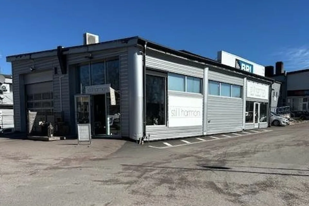 Lokalen på Döderhultsvägen 4 vid Ringplatsen i Oskarshamn, sedd från gatan