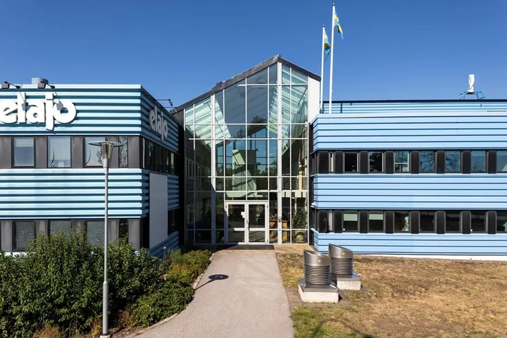 Entrén till Elajos kontor på Snickeriet 14