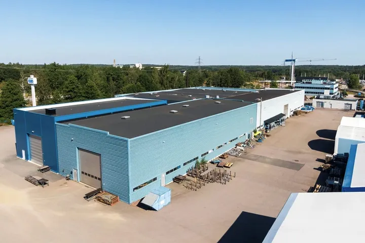 Snickeriet 4 från luften med lastgård och lagerhall